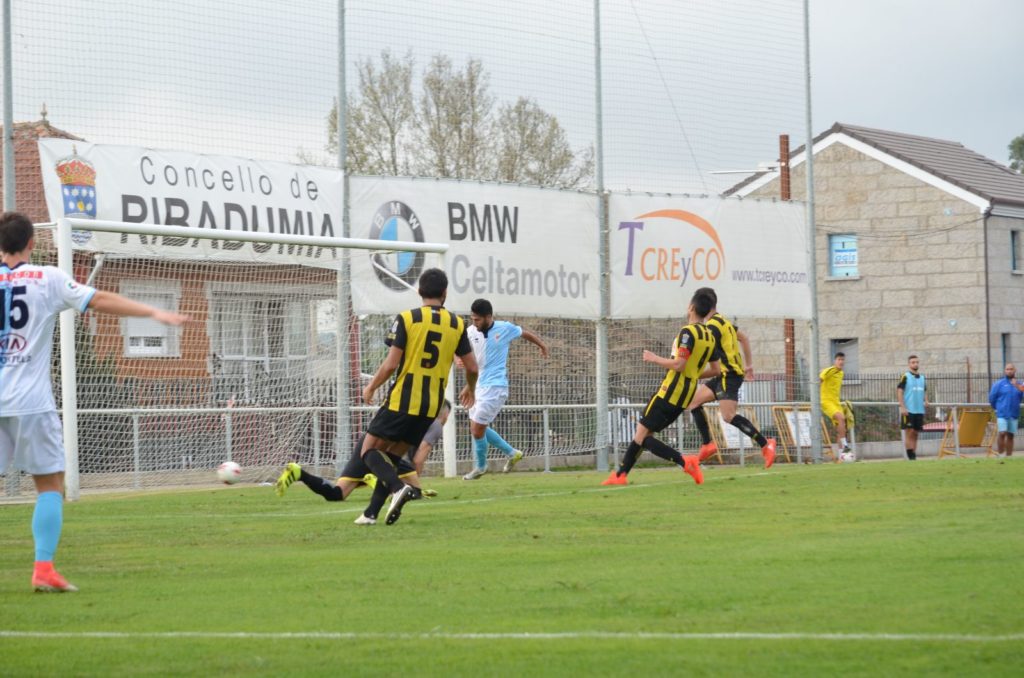 Momento do cuarto gol, obra de Róber. Foto: Amadeo Rey.