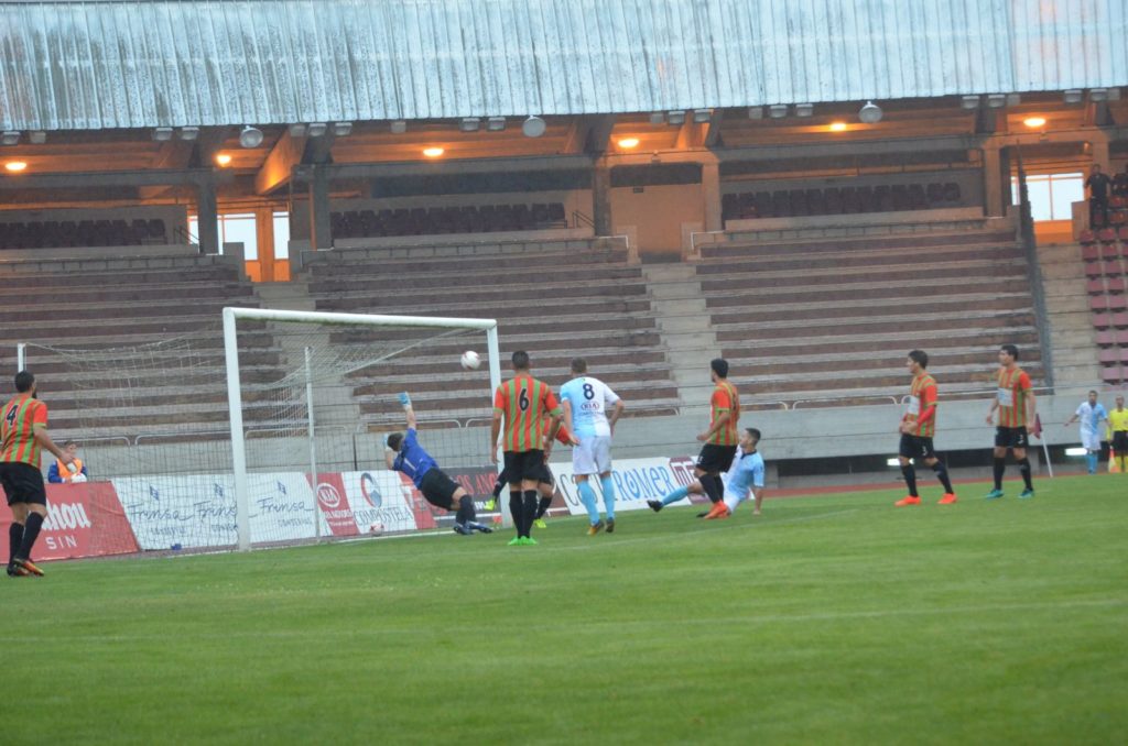Momento do gol de Primo. Foto: Amadeo Rey.