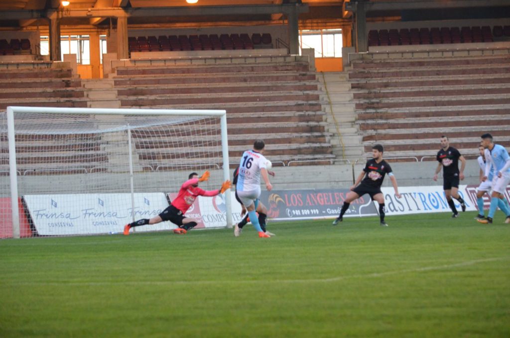 Momento do gol de Diego Rey nun encontro patrocinado por Percent Compostela. Foto: Amadeo Rey.