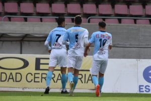 Aythami celebrando su gol en un partido patrocinado por Augas de Sousas. Foto: Brais Fernández.