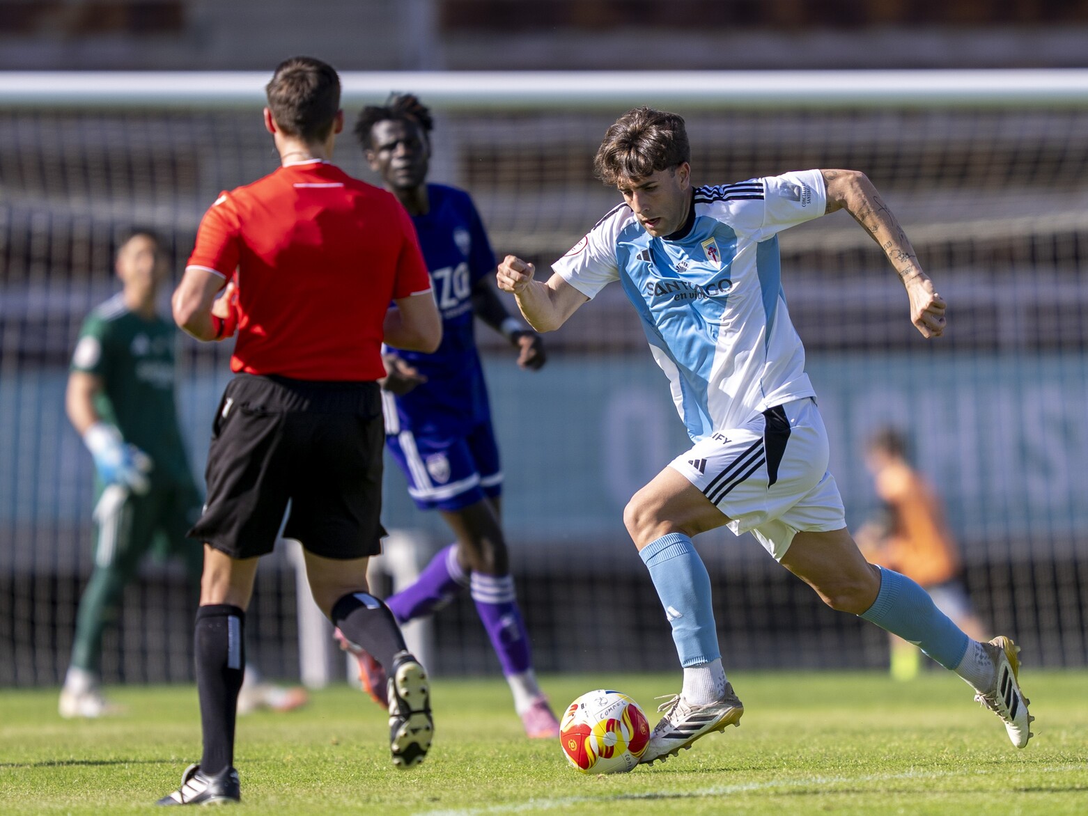 Damián Noya, avanzando polo carril.