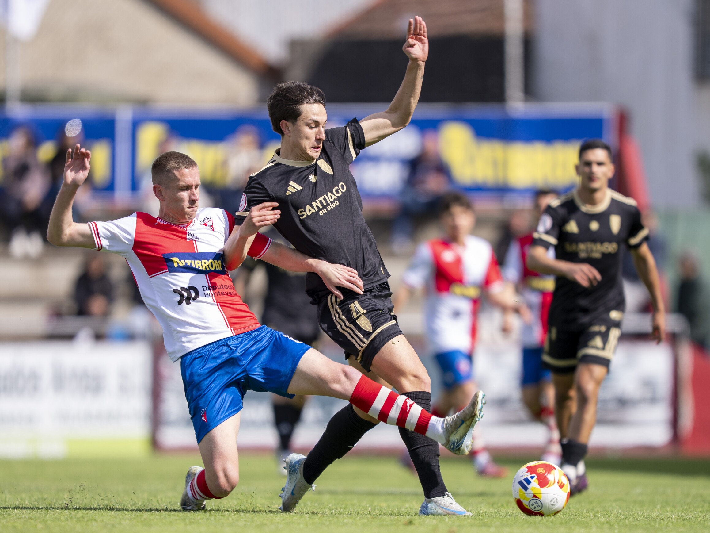 Unai Peón regresou á titularidade, estivo imperial roubando moitos balóns e mesmo gozou dunha gran ocasión para marcar gol.
