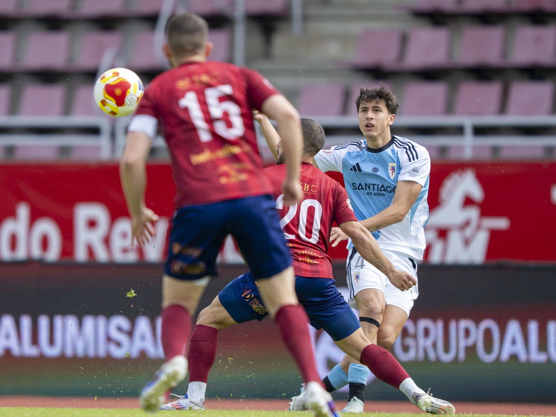 Unai Peón xogou no centro do campo e tamén como lateral.