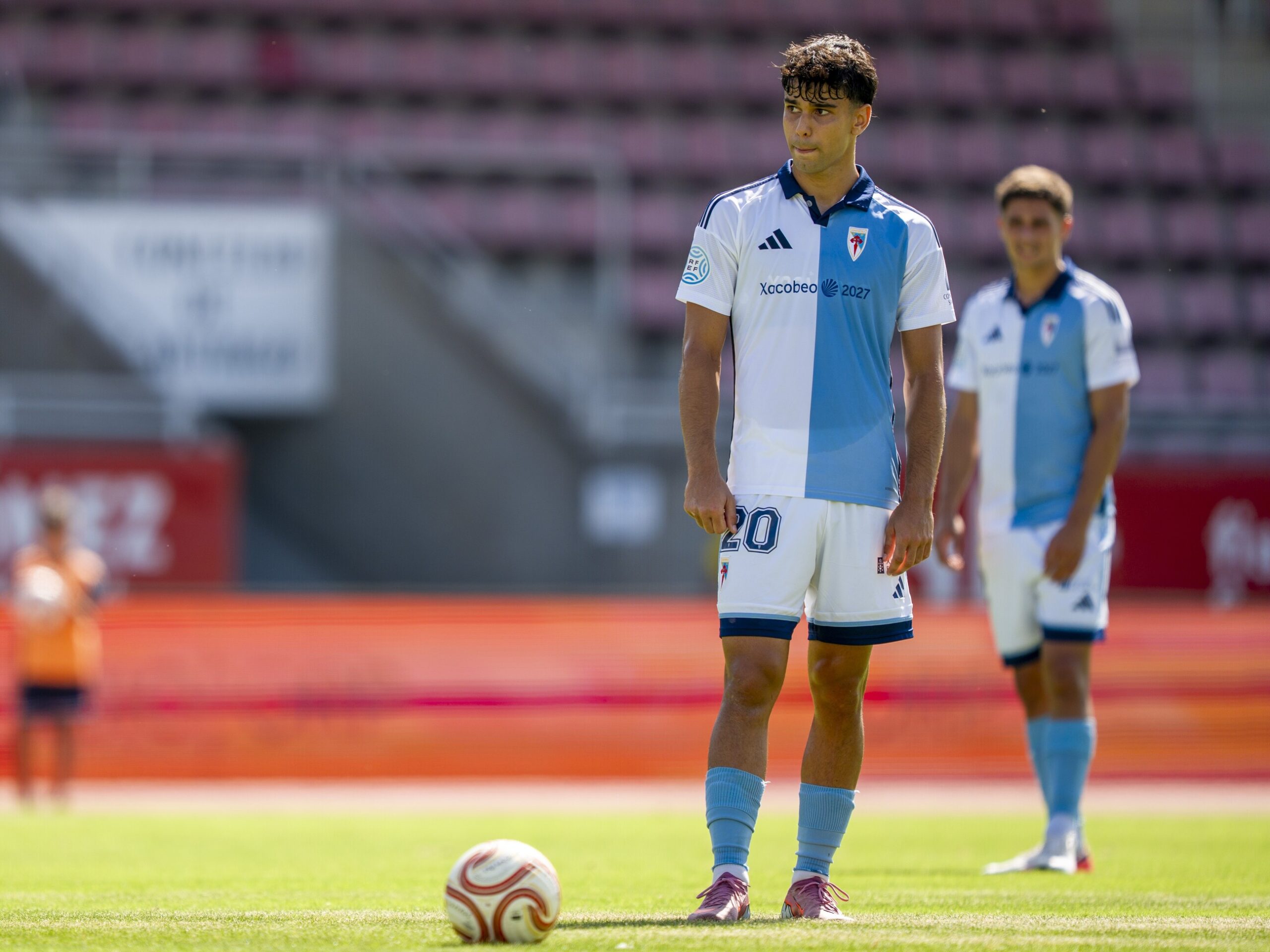 Manu Rivas, tras regresar á súa casa, volveu ser titular.