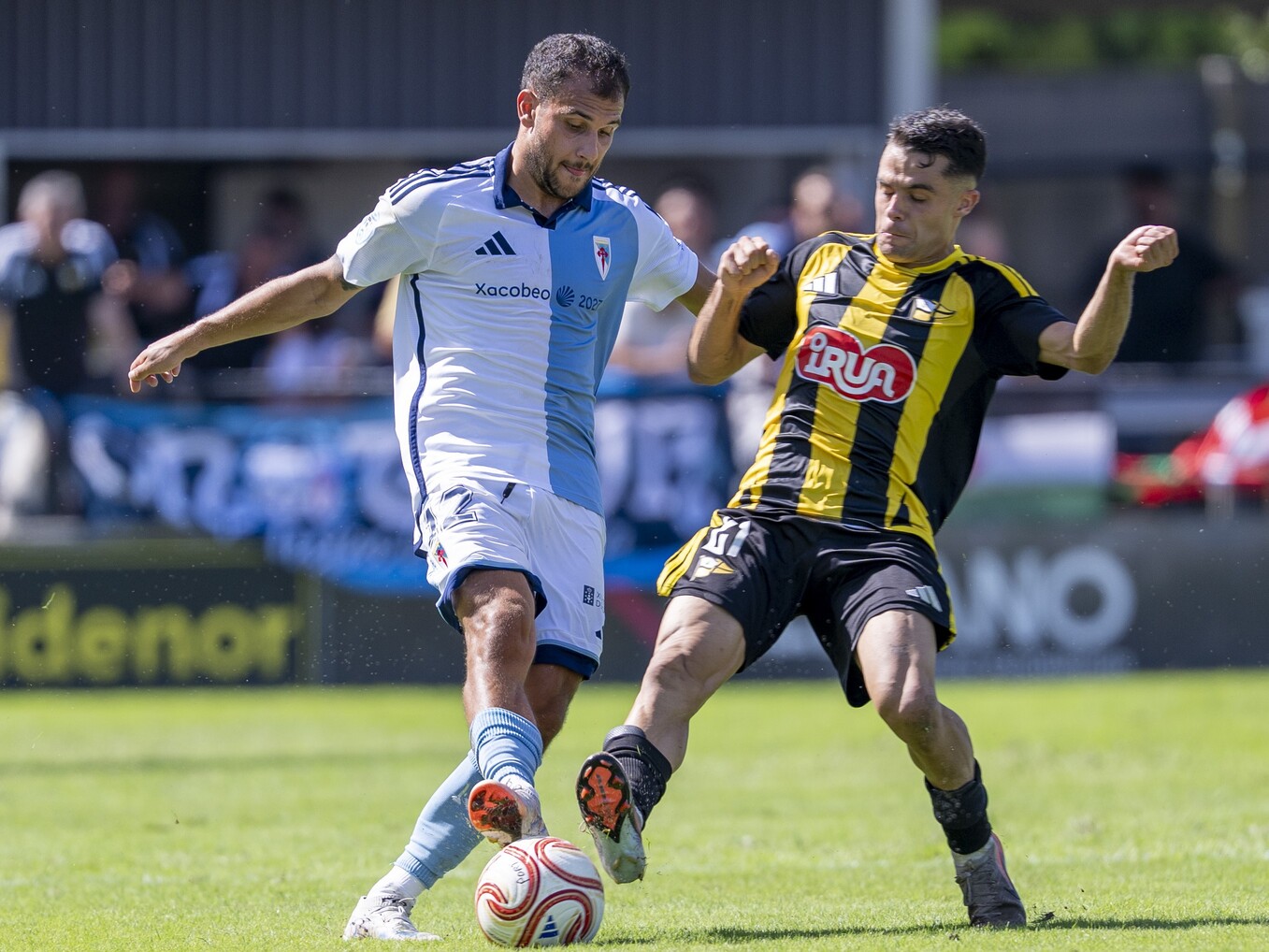 Roque dedebutou na Liga co Compos e tivo a mellor ocasión, nada máis arrincar a segunda metade.