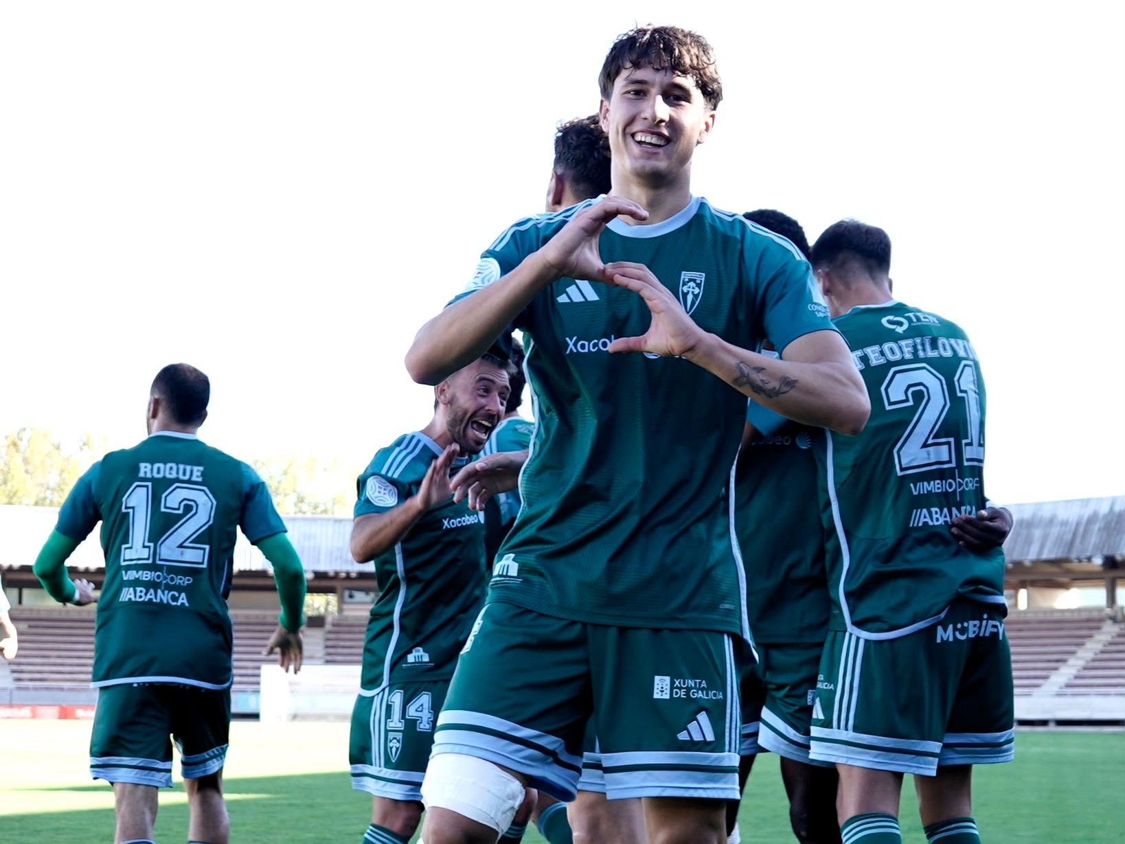Astorga San Lázaro celebración Unai Peón co equipo detrás Celebración de Unai Peón contra o Atlético Astorga