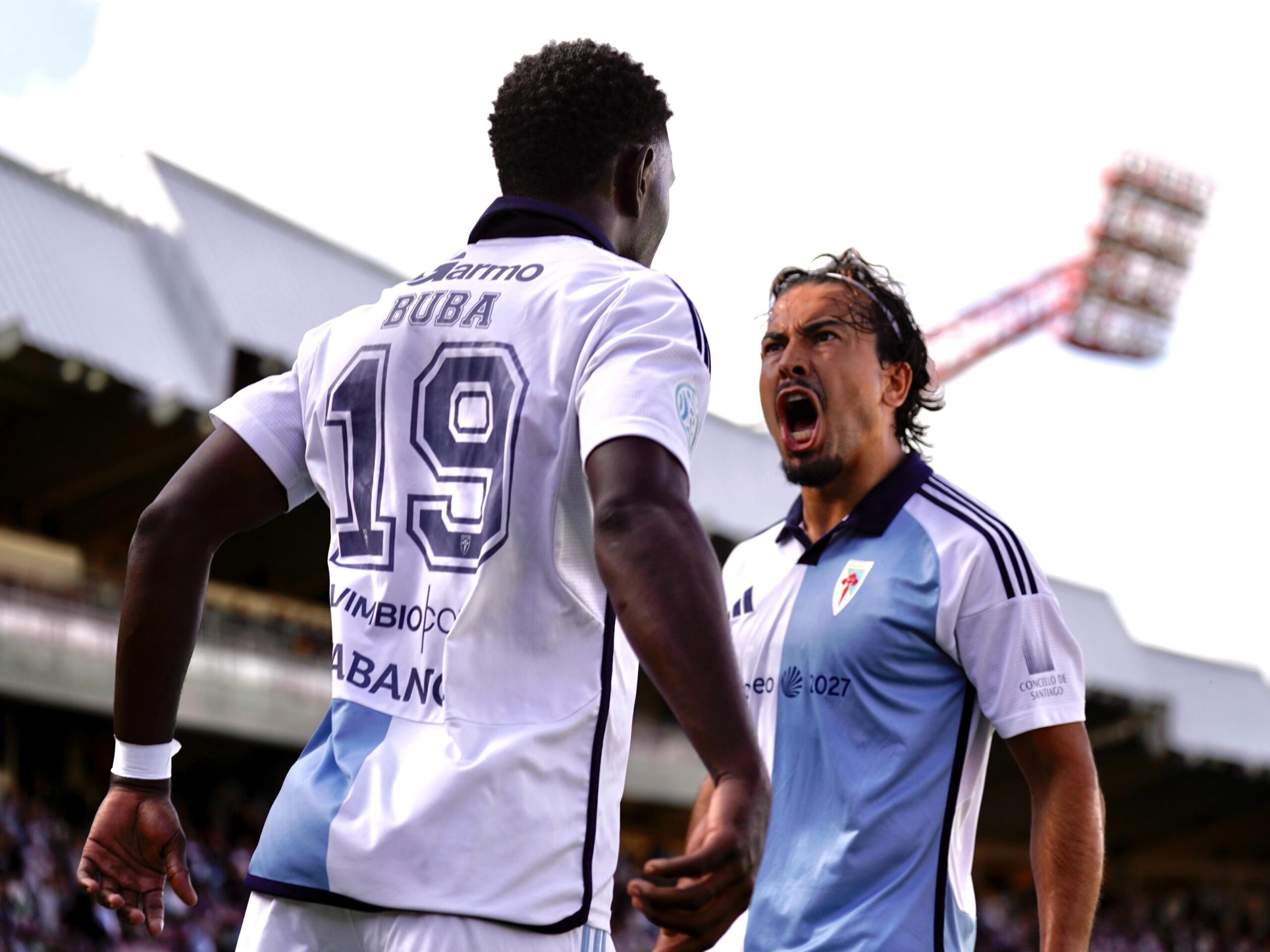 Buba asinou o seu primeiro gol coa camiseta do Compos.