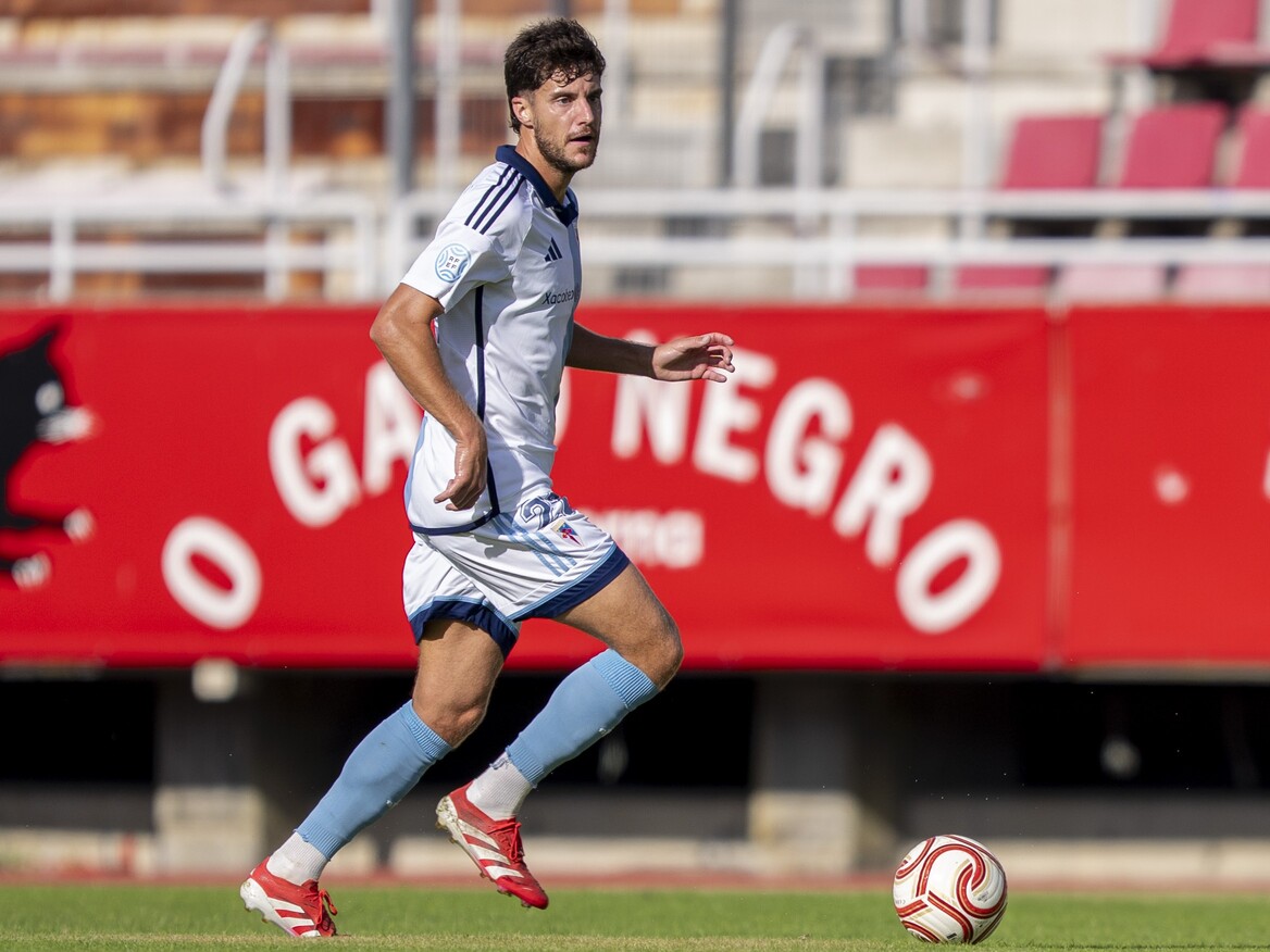 Diego Uzal, capitán, foi un pulmón no centro do campo.